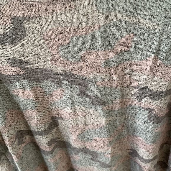 American Eagle sz XS plush top euc soft camouflage - Picture 2 of 4